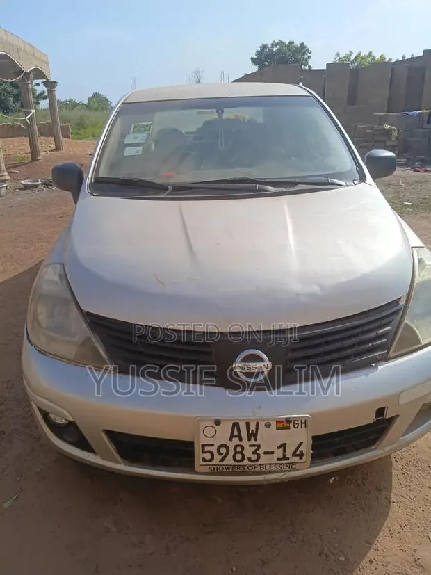 Nissan Versa 1.6 2009 Silver · Photo 1