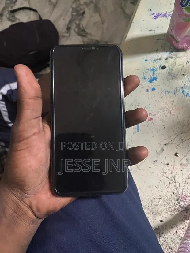 Apple iPhone 11 Pro Max 64 GB Black · Photo 1