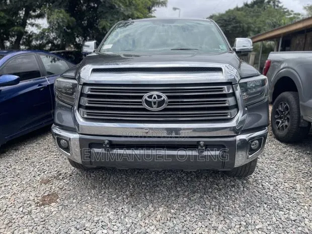 Toyota Tundra 2017 Silver · Photo 1