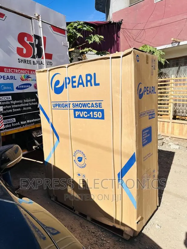 Eco Friendly Refrigerant Display 3doors Pearl White · Photo 1