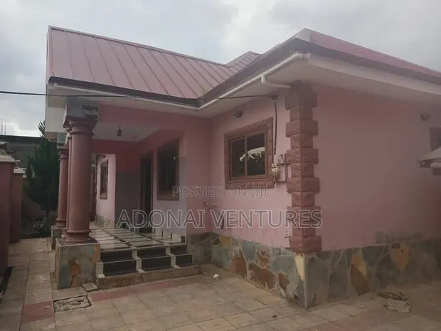 3bdrm House in Tech Fumesua, Kumasi Metropolitan for rent · Photo 1