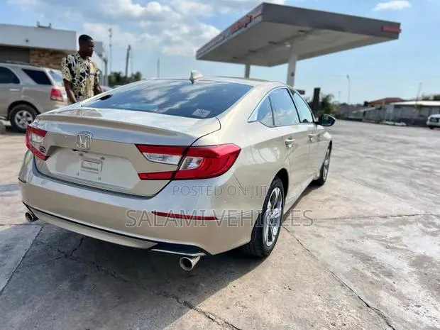 Honda Accord 2020 Gold · Photo 1