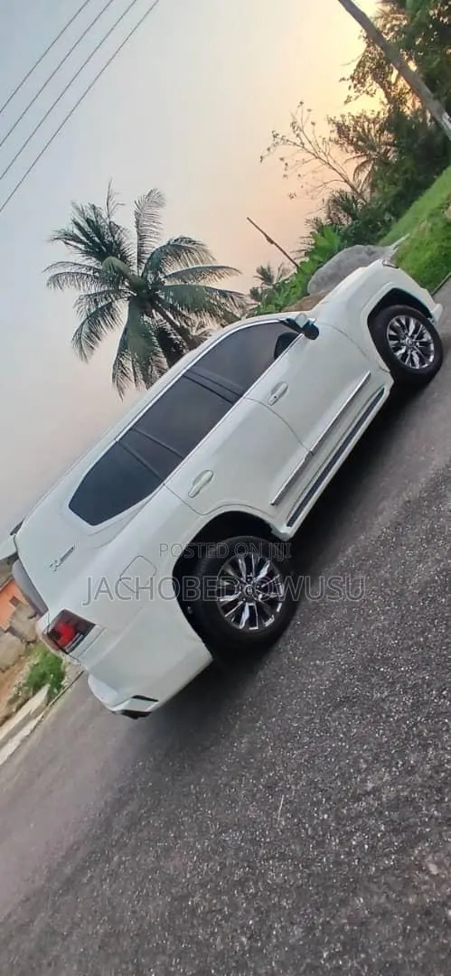 Toyota Land Cruiser 2021 White