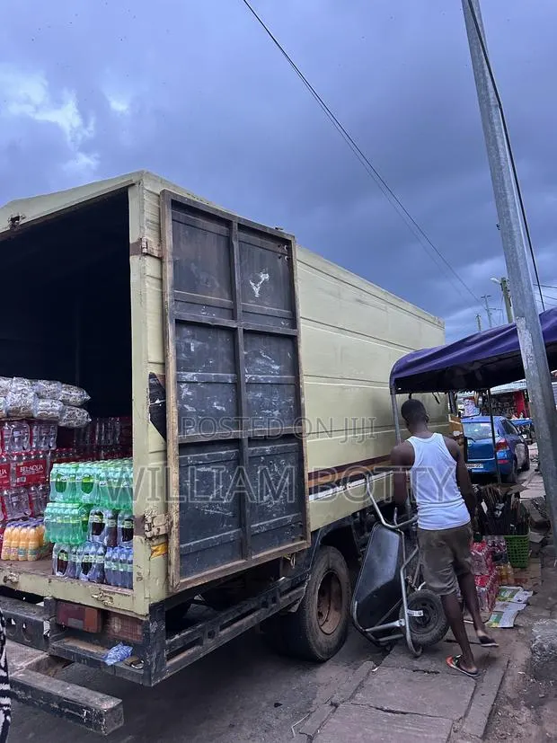 Benz Box Truck · Photo 1