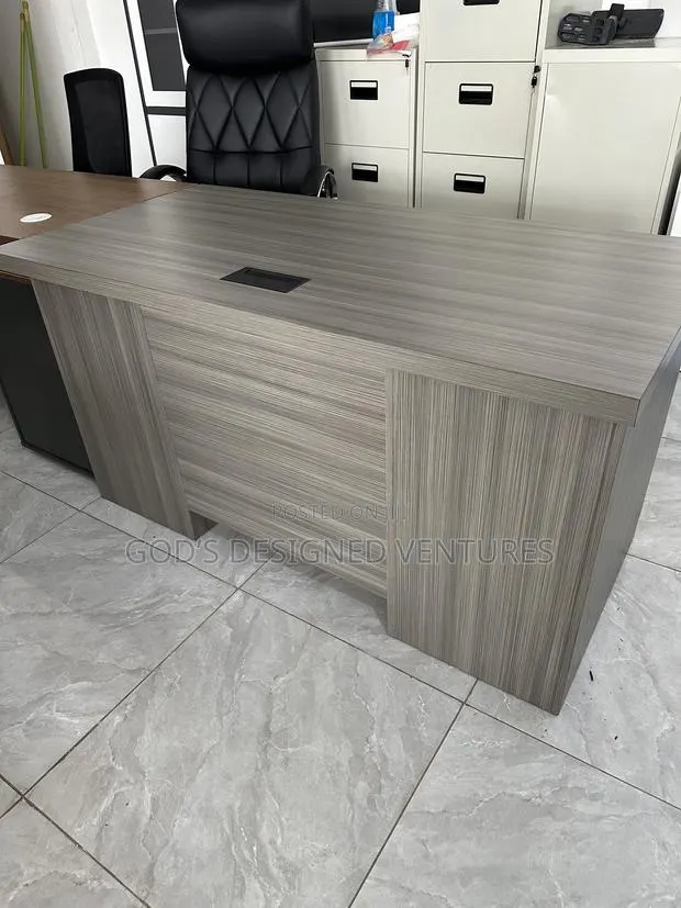 Well Grounded Office Table · Photo 1