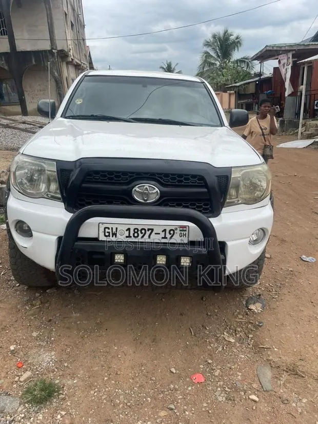 Toyota Tacoma 2012 White · Photo 1