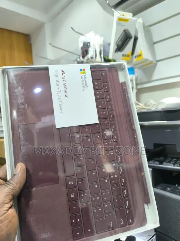 Microsoft Surface Pro Type Cover · Photo 7