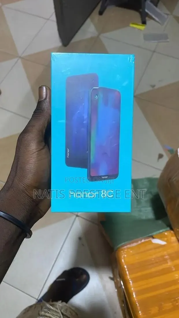 New Huawei Honor 8C 64 GB Black · Photo 1