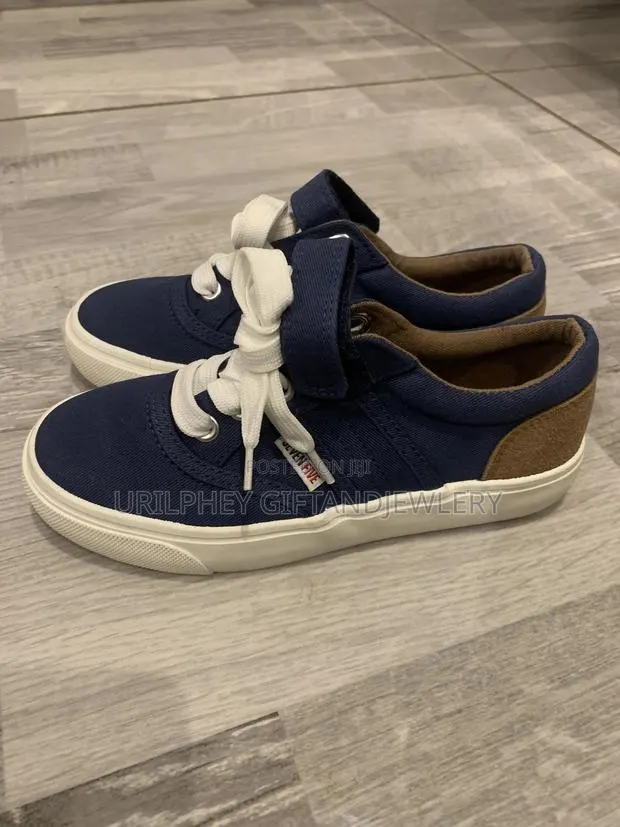 Kids Sneakers Size 32 · Photo 1