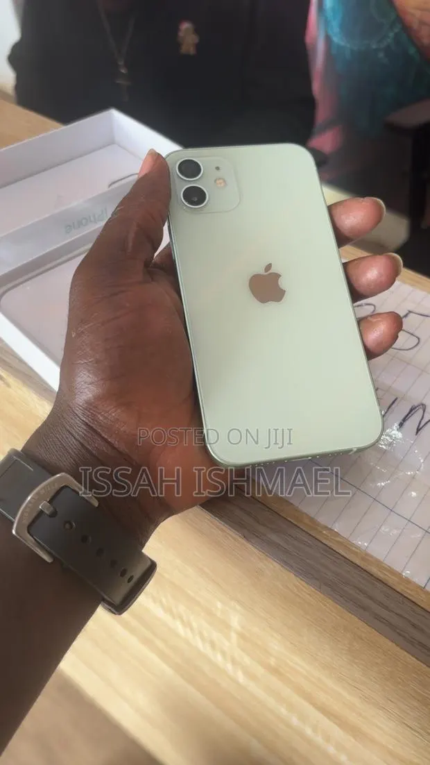 New Apple iPhone 12 128 GB Green · Photo 1