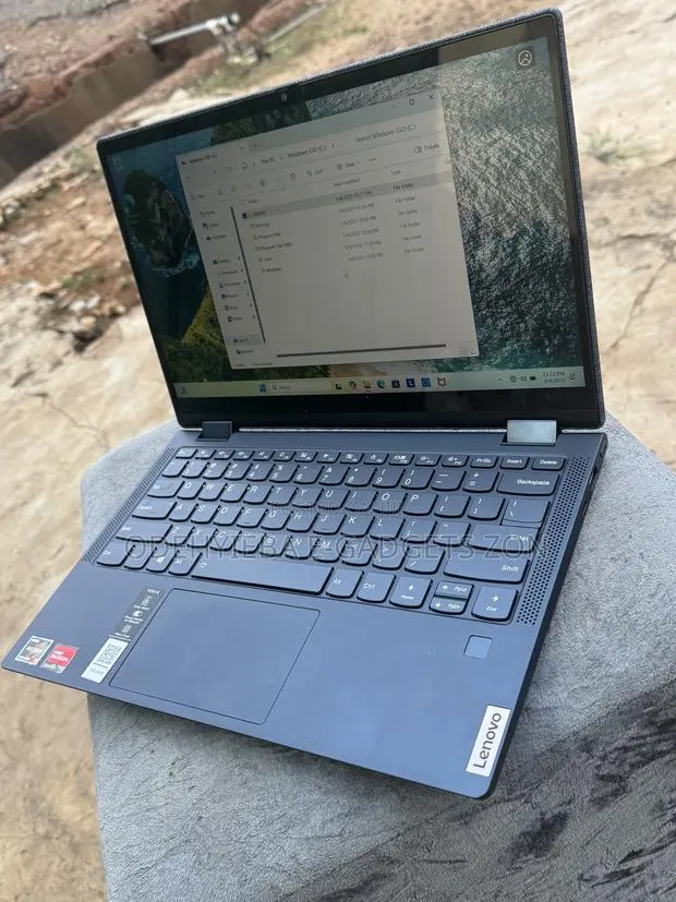 Laptop Lenovo 8GB AMD Ryzen 5 SSD 256GB · Photo 1