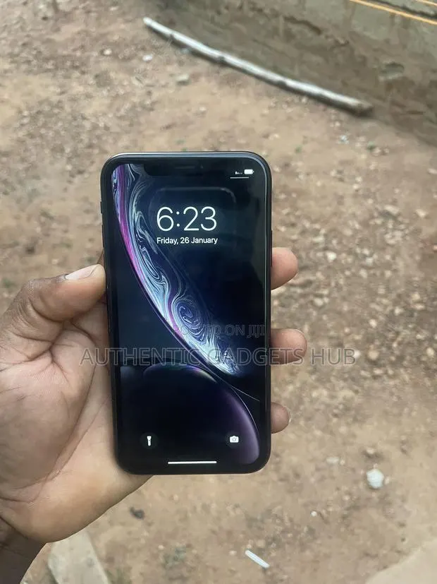Apple iPhone XR 128 GB Black · Photo 1