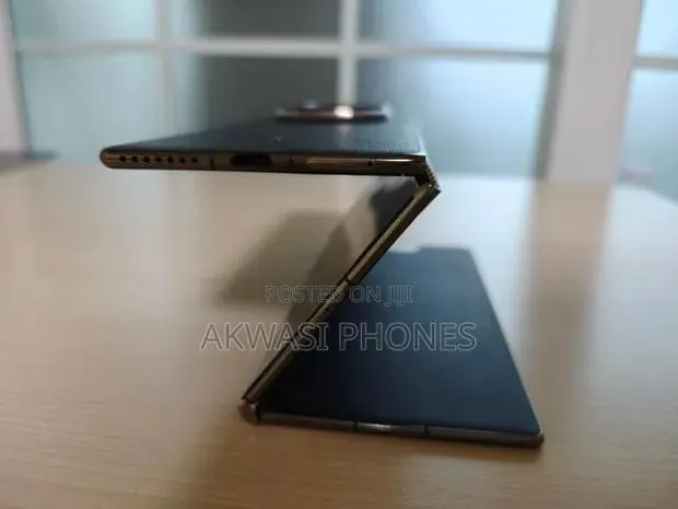 New Huawei Mate XT Ultimate Design 512 GB Black · Photo 1