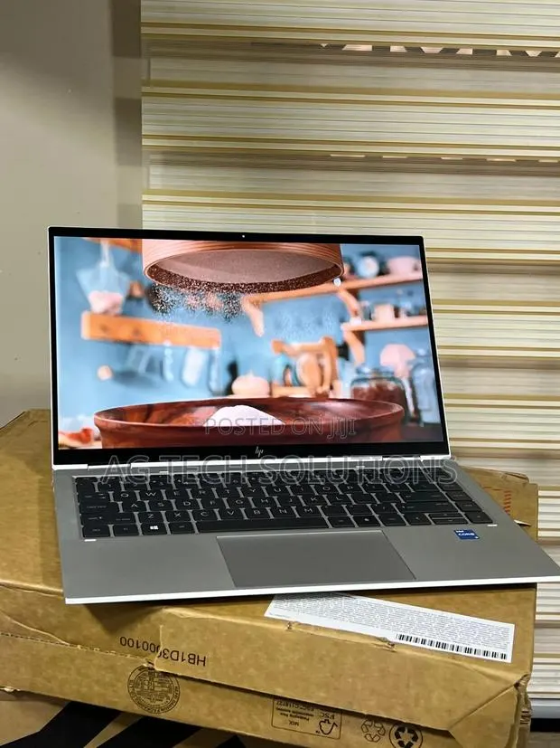New Laptop HP EliteBook 1040 G8 8GB Intel Core i5 SSD 256GB · Photo 1