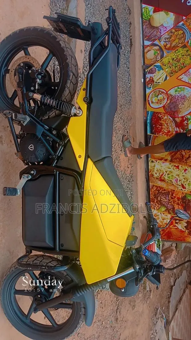 New Arc Vector 2025 Yellow · Photo 1