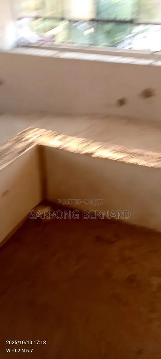 Adom Swimming Pool · Photo 1