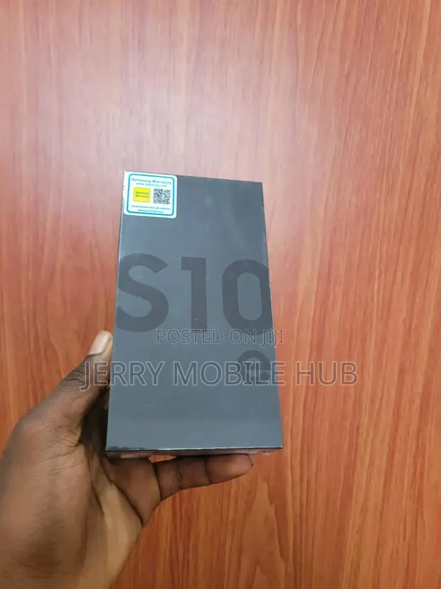 New Samsung Galaxy S10e 128 GB Black · Photo 1