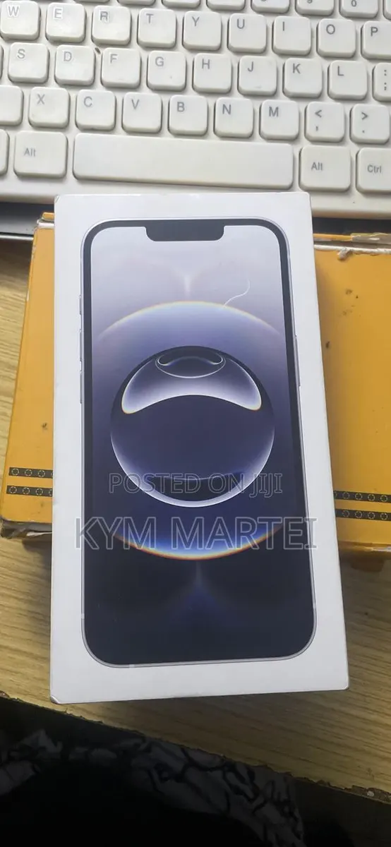 New Apple iPhone 16e 128 GB White · Photo 1