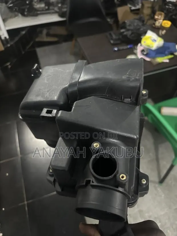2017-21 Honda CRV Air Cleaner Box · Photo 1