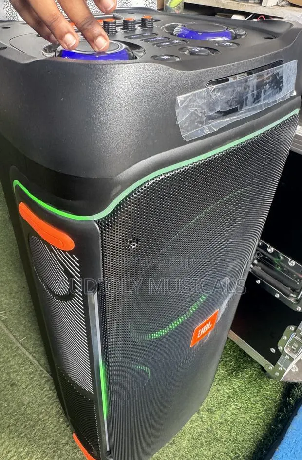 JBL Rechargeable Speaker With Two Microphones · Photo 1
