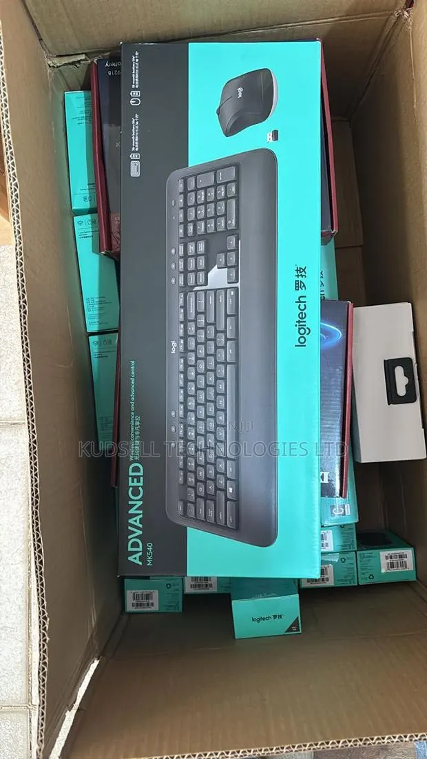 Logitech Mk540 Advanced Wireless Keyboard and Mouse Combo · Photo 1