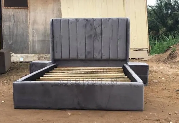 Queen Size Bed Frame · Photo 1
