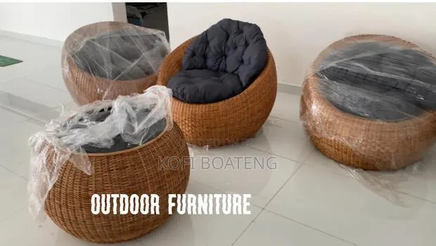 Rattan Indoor//Outdoor Chairs · Photo 1