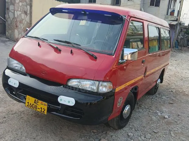 Hyundai H-100 2001 Red · Photo 1