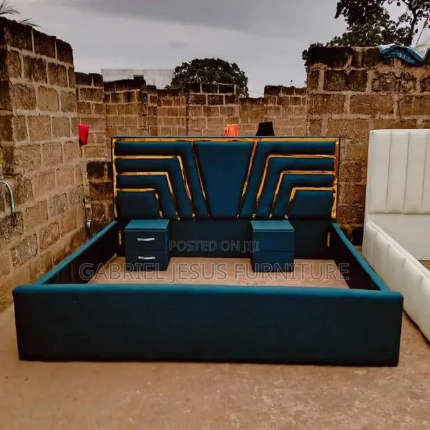 Complete King Size Bed Frame · Photo 1