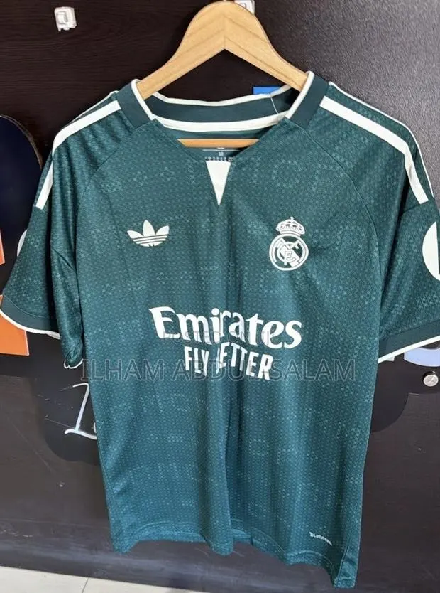 Real Madrid Home Jersey · Photo 1