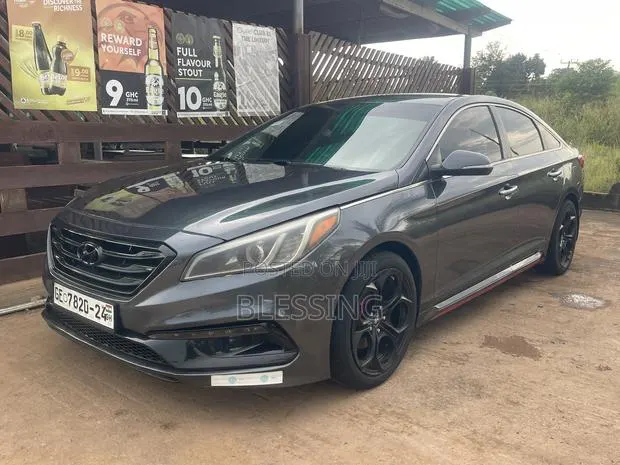 Hyundai Sonata Sport 2.0T Sedan FWD (2.0L 4cyl 6A) 2017 Gray · Photo 1