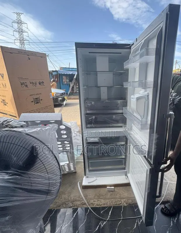 Lg 446litres Gc-F689blcm Refrigerator With Water Dispenser · Photo 1