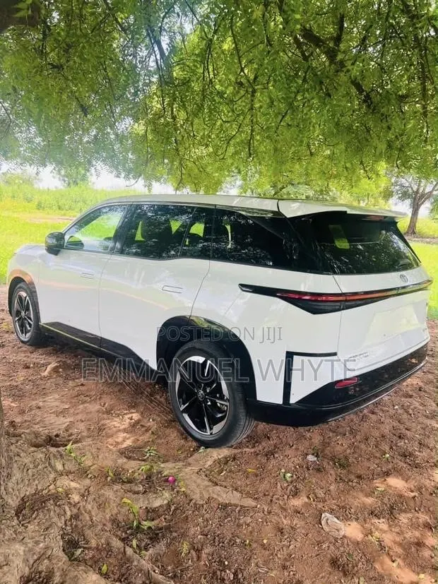 Ev Cars Available · Photo 1