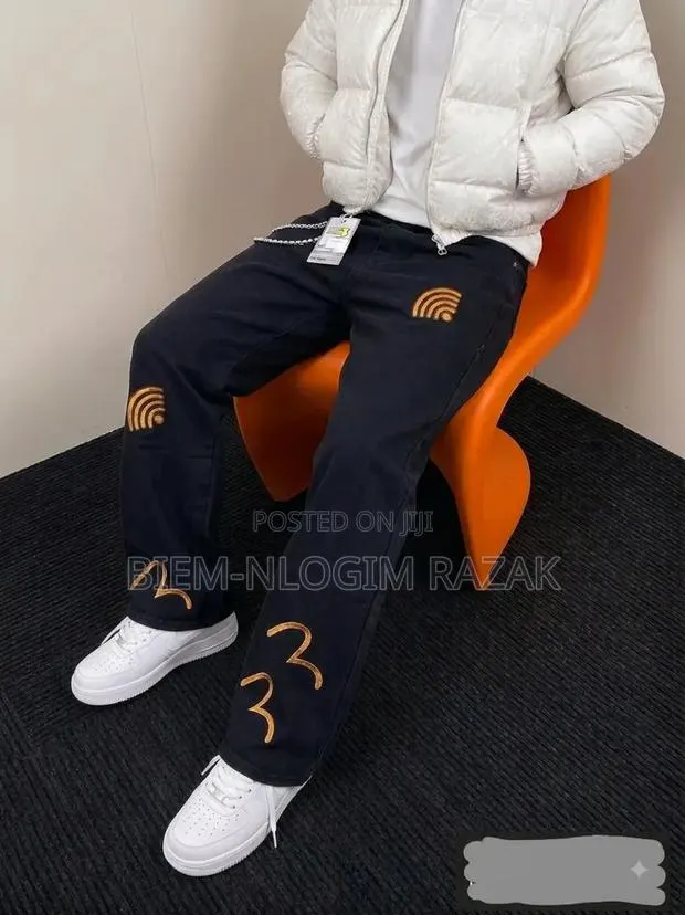 High Quality Diamond Stones Chrome Heart Baggy Jeans · Photo 6
