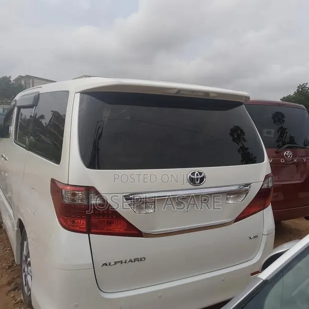 Toyota Alphard 2017 White · Photo 1