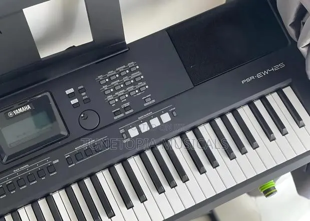 Yamaha Psr-ew425 Portable Keyboard. · Photo 1