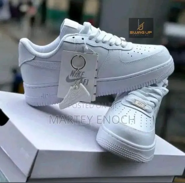 Quality Sneakers at Discounted Rates · Photo 1