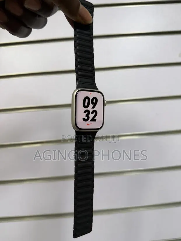 Apple Watch Series 8 · Photo 1