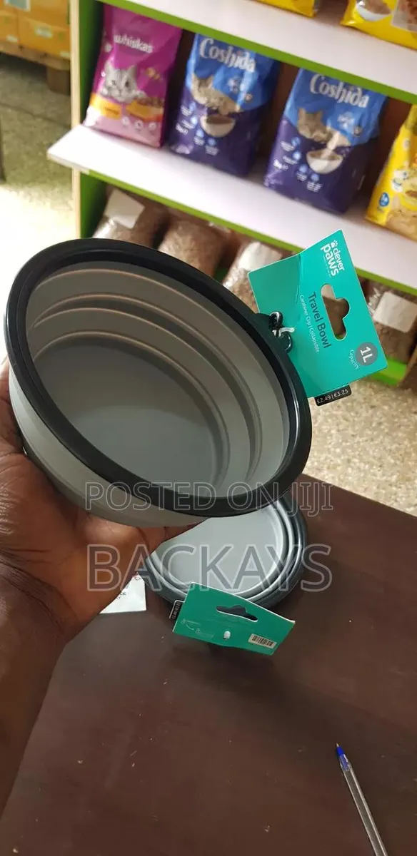 Foldable Travelling Dog Feeding Bowl · Photo 1