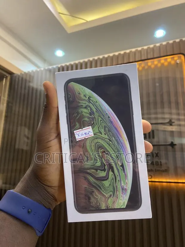 New Apple iPhone XS Max 64 GB Gray · Photo 1