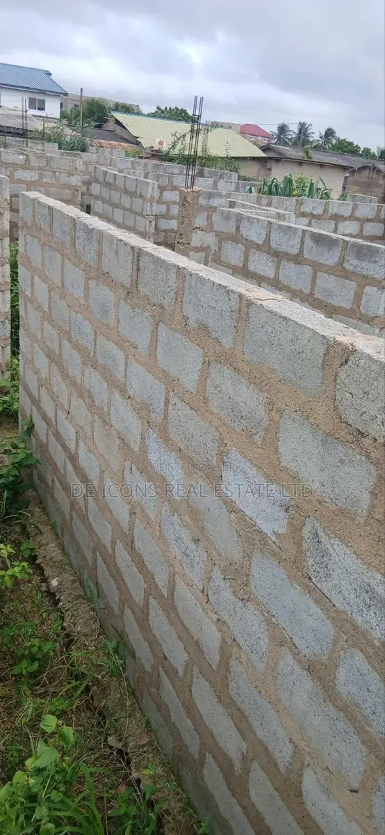 3bdrm House in De-Icons Real Estate, Awutu Senya East Municipal · Photo 1