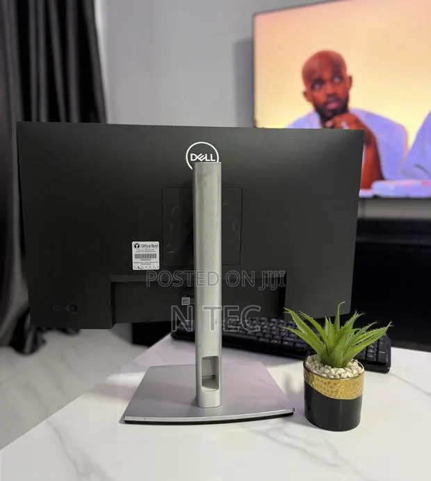 Dell 24 Inches Edgeless Monitor · Photo 3
