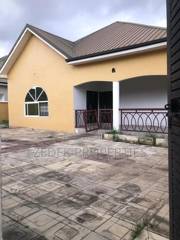 4bdrm House in Kwabenya Acp Road, Ashomang Estate for rent · Photo 1