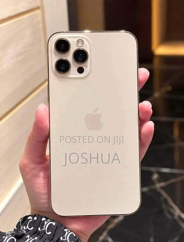 Apple iPhone 12 Pro Max 256 GB Gold · Photo 1