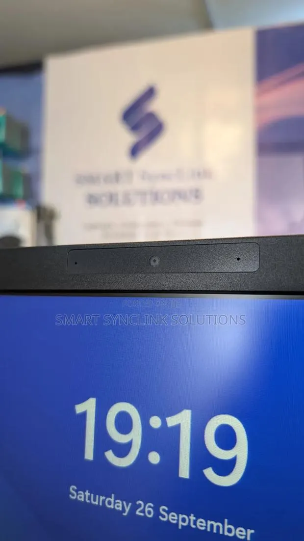 22" HP Monitor With in-Built Webcam · Photo 2