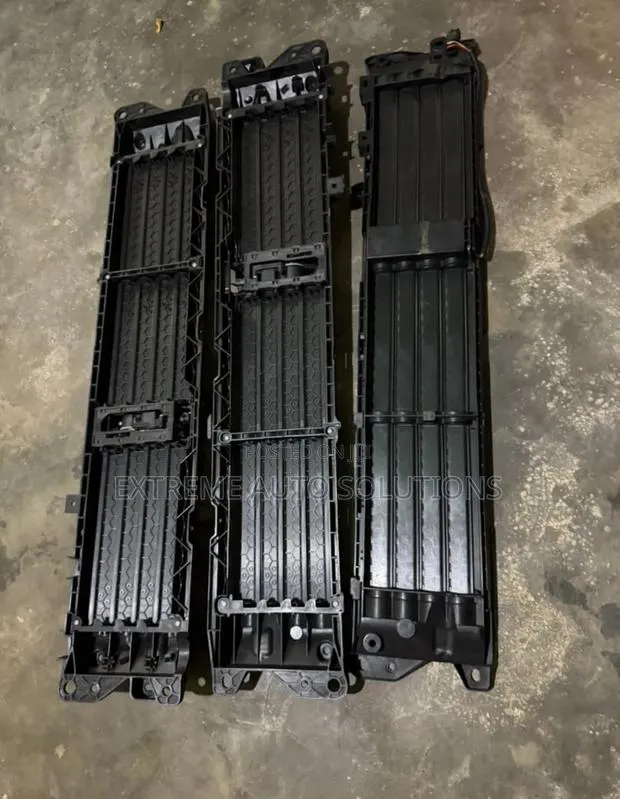 Honda CRV Lower Shutter Grille 2017 2018 2019 2020 2021 2022 · Photo 1