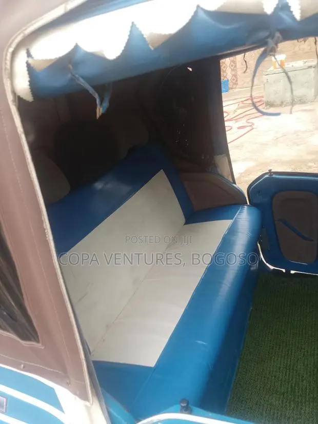Bajaj RE 2025 Blue · Photo 1