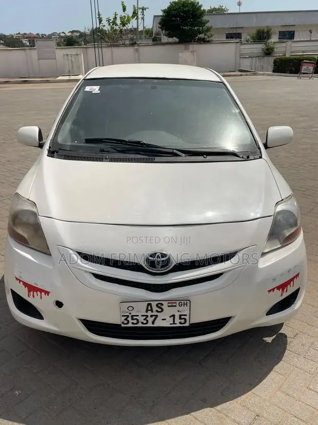 Toyota Yaris 2008 White · Photo 1