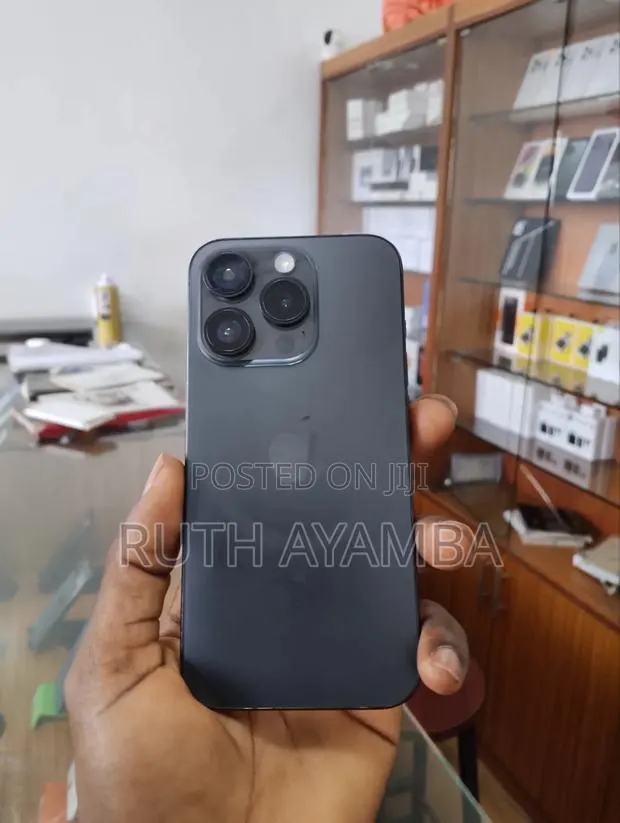 Apple iPhone 15 Pro 256 GB Gray · Photo 1