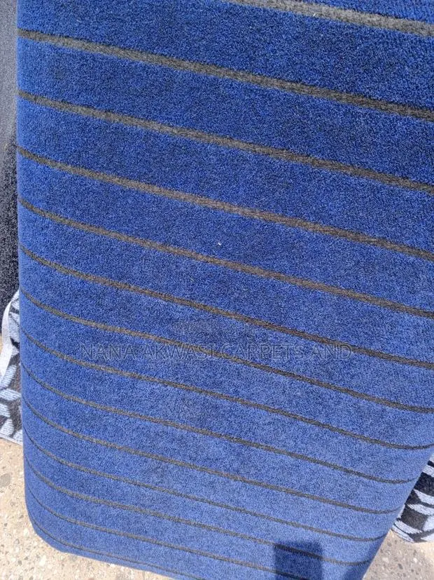 Plain Blue Black Carpet · Photo 1